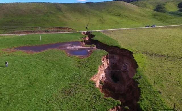 New Zealand sinkhole reveals glimpse into 60,000-year-old volcano