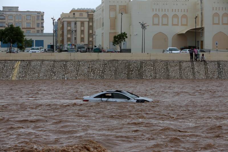 Cyclone Mekunu subsides after lashing Oman, killing 2