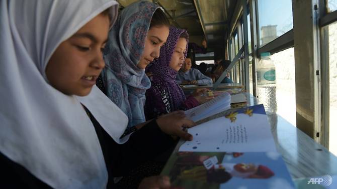 Kabul library bus drives Afghan children to read