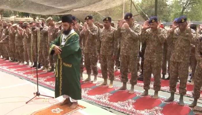 Army Chief celebrates Eid with troops