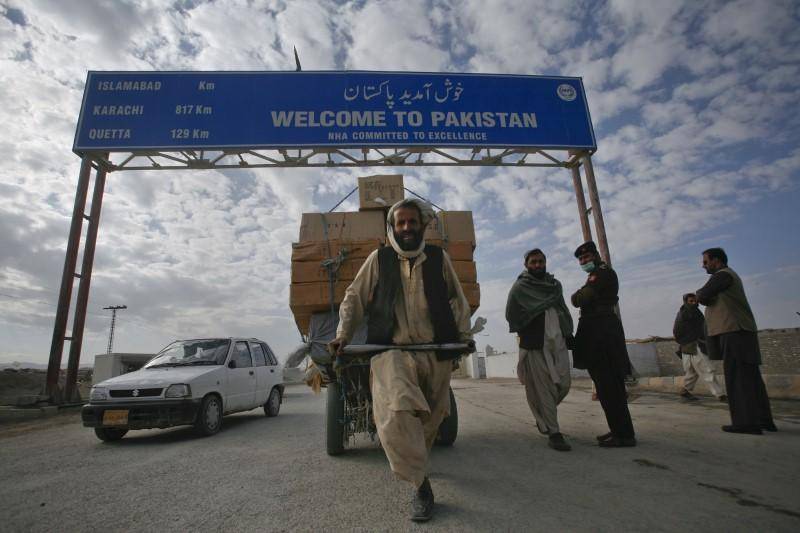 Afghan officials in Pakistan for talks on peace efforts