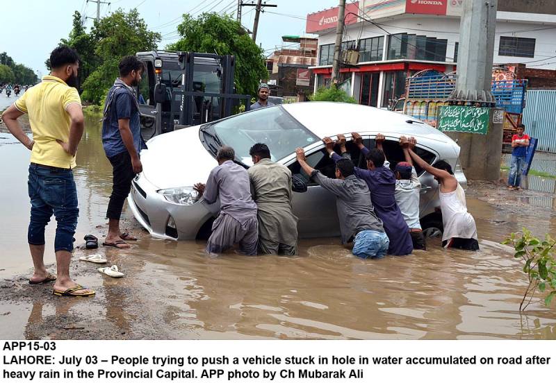 Heavy rainfall in Lahore, death toll increasing 