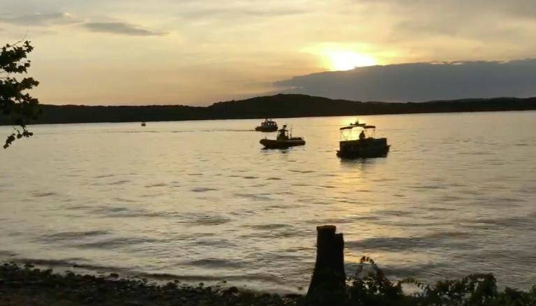 11 dead as boat sinks in Missouri lake