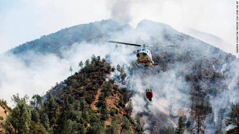 Firefighters injured as blaze near Yosemite grows