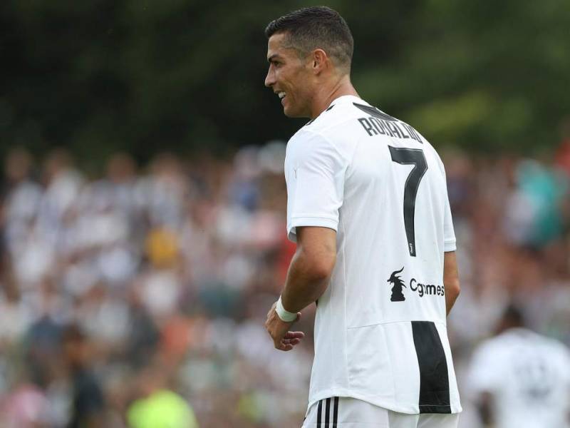 Juventus snatch 3-2 win as Ronaldo makes Italian league debut