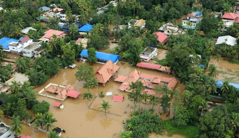 More bodies found in flooded Kerala as toll hits 370