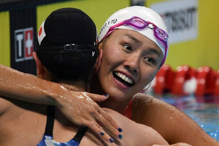 Besotted China applauds 'swimming goddess' Liu Xiang