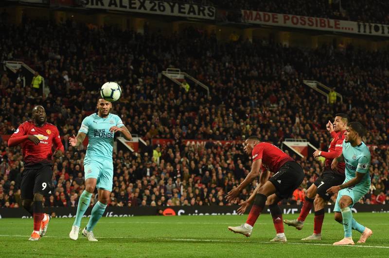 United win in 'Fergie time', Dier fires Spurs to victory