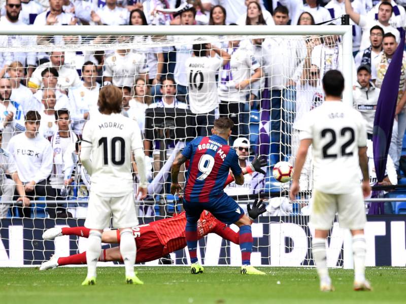Madrid beaten by Levante as pressure mounts on Lopetegui