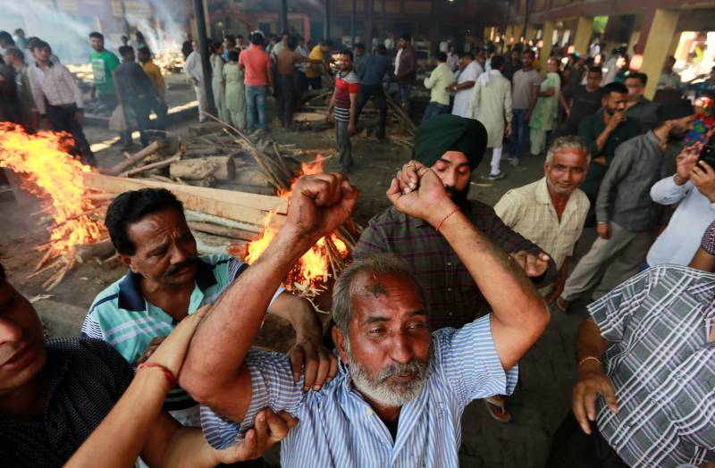 Angry mob pelts stones at police at site of Indian rail accident