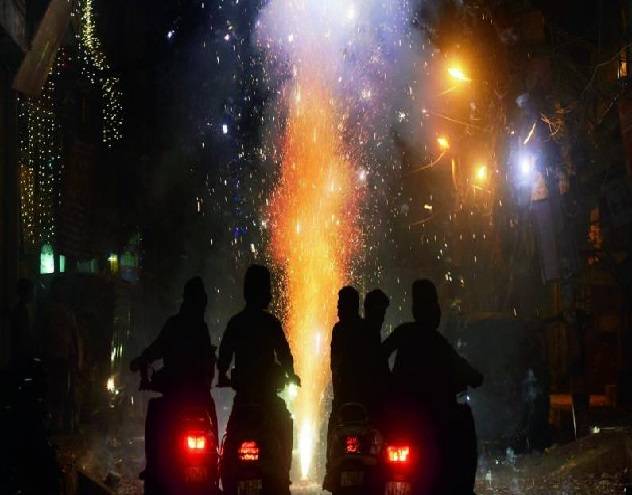 Indian court eases firecracker ban even as pollution soars