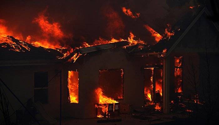 'Everything destroyed' as wildfire scorches Paradise, California    