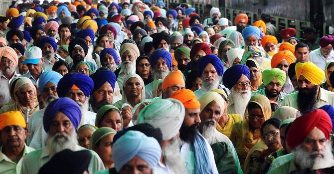 Pakistan issues 3,800 visas to Sikh pilgrims from India
