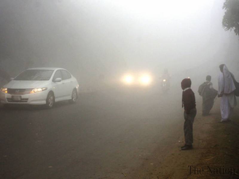Dense fog engulfs Lahore motorway, affects flow of traffic 