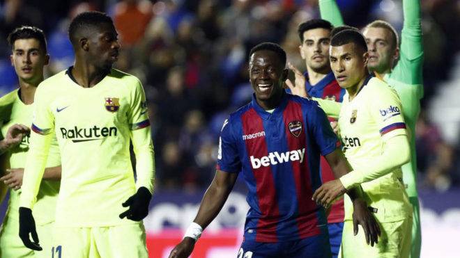 Late penalty gives Barca cup lifeline after Valverde rests key players