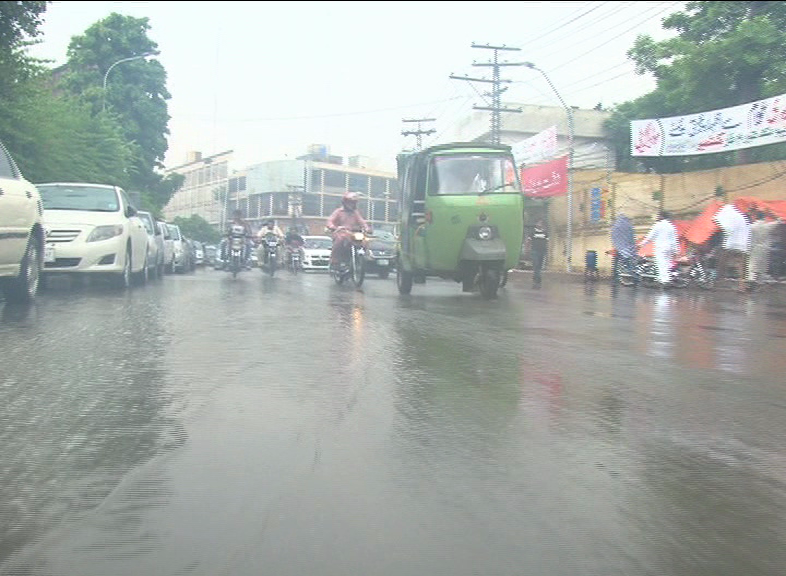 Heavy rainfall flooded roads in Karachi, trips feeders in Lahore