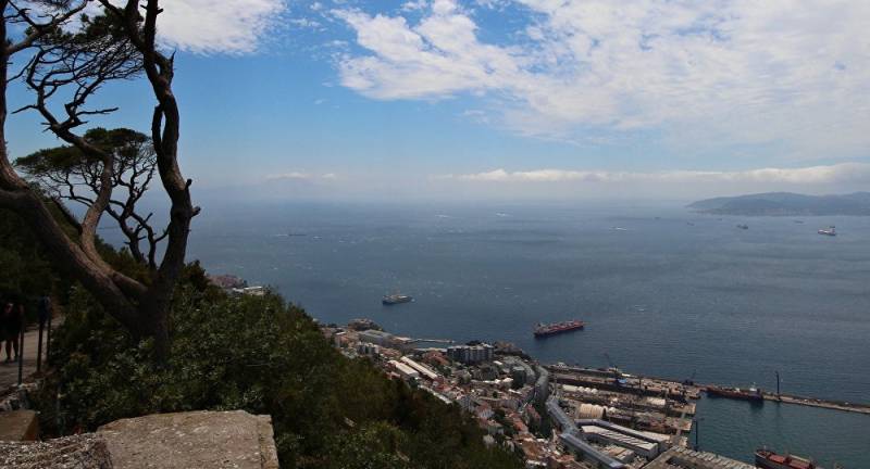 Spike in Gibraltar tensions as Spanish ship orders vessels to peave UK waters