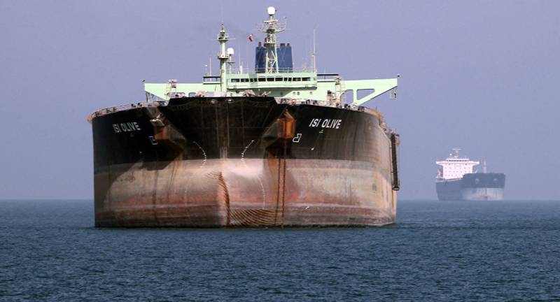 Saudi Coast Guard rescues Iranian oil ship in Red Sea