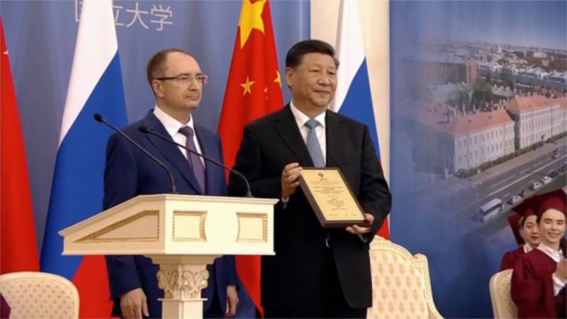 Chinese president receives honorary doctorate from Russian university