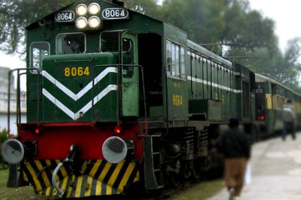 Railways earns over Rs1bn from Eid Special trains