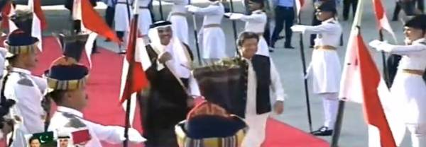 Amir of Qatar arrives to a red carpet welcome