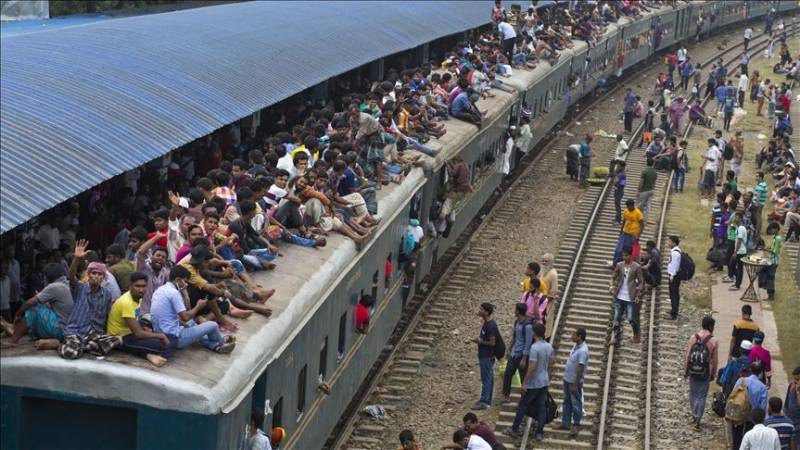 At least 5 people killed, 100 injured as train derails in Bangladesh 