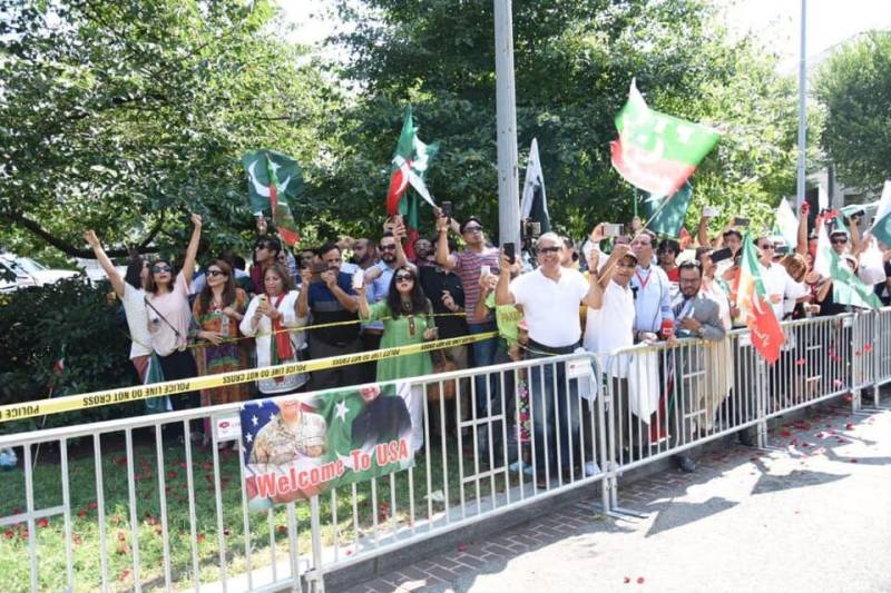 Pakistanis across US welcome PM Imran outside of Pakistan House in DC