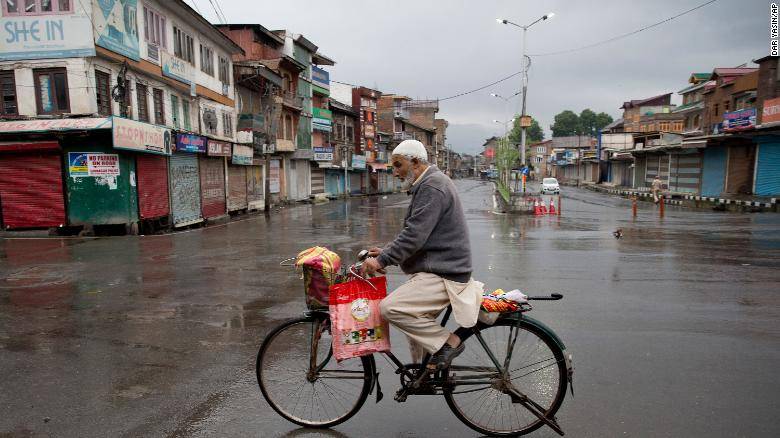 Thousands arrested as curfew continues for 15th consecutive day in IOK 