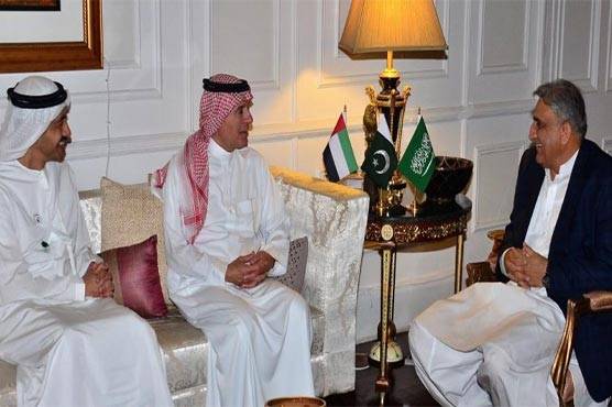 Army Chief meets foreign ministers of KSA, UAE