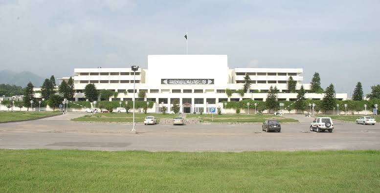 NA’s committee adjourns due to absence of bureaucracy