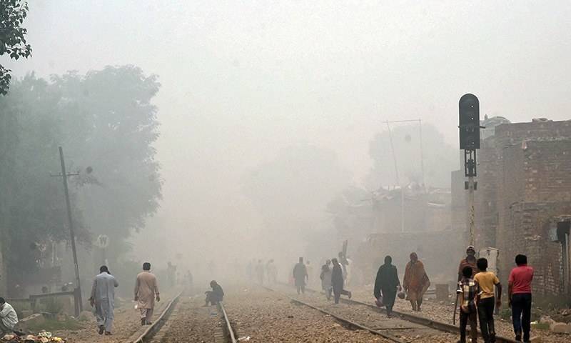 Students file complaint against smog in LHC