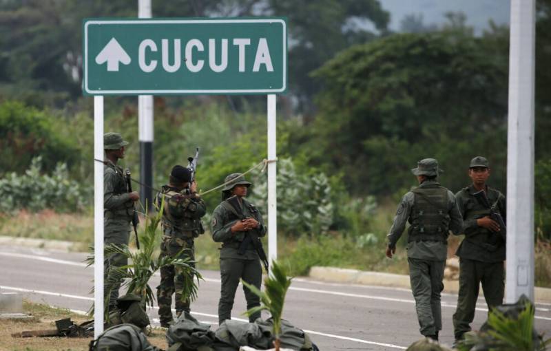 At least 1 soldier killed as Venezuelan opposition attacks military unit - Caracas 