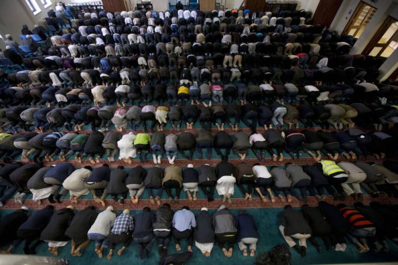 Islam keeps spreading in England as Christianity declines - government study