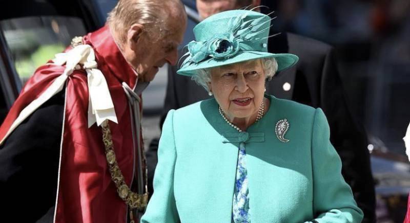 Queen: I am ‘entirely supportive of Harry and Meghan 