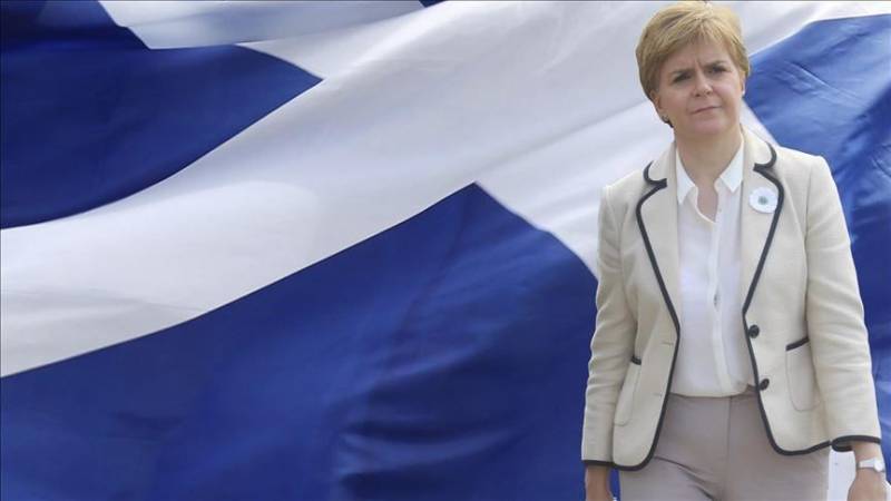 Scottish parliament votes for new independence vote