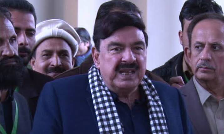 Sheikh Rashid discusses KCR, ML-1 projects with CM Sindh 