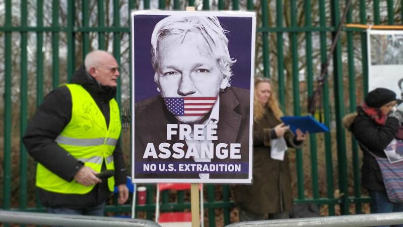 Assange, WikiLeaks redacted documents and protected sources