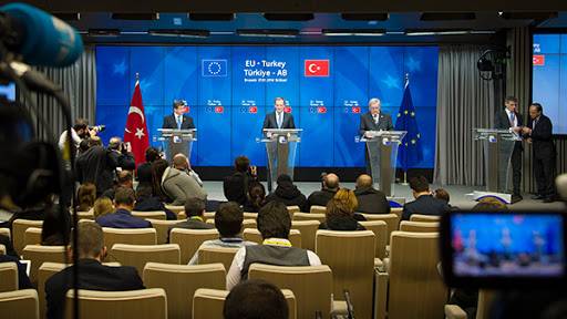EU-Turkey talks continue on refugee deal