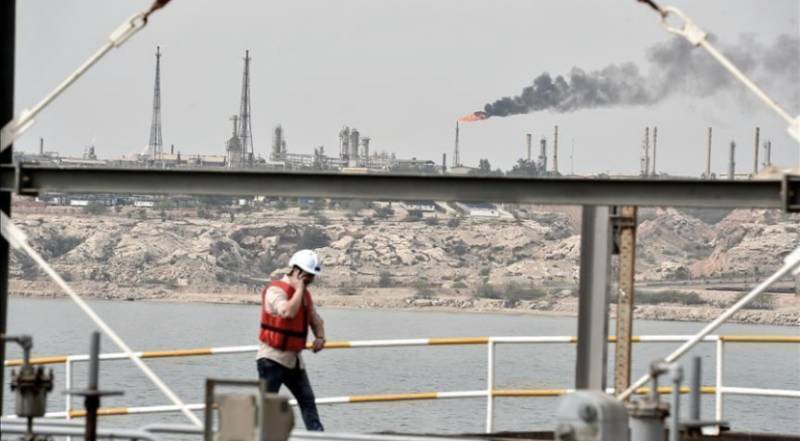 Low oil prices drag Middle East economies to collapse