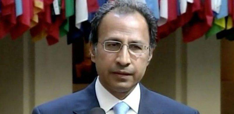 Finance advisor Hafeez Shaikh calls on PM Imran Khan 