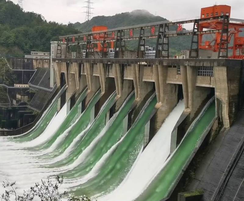 Reservoir in Hangzhou opens all spillways 
