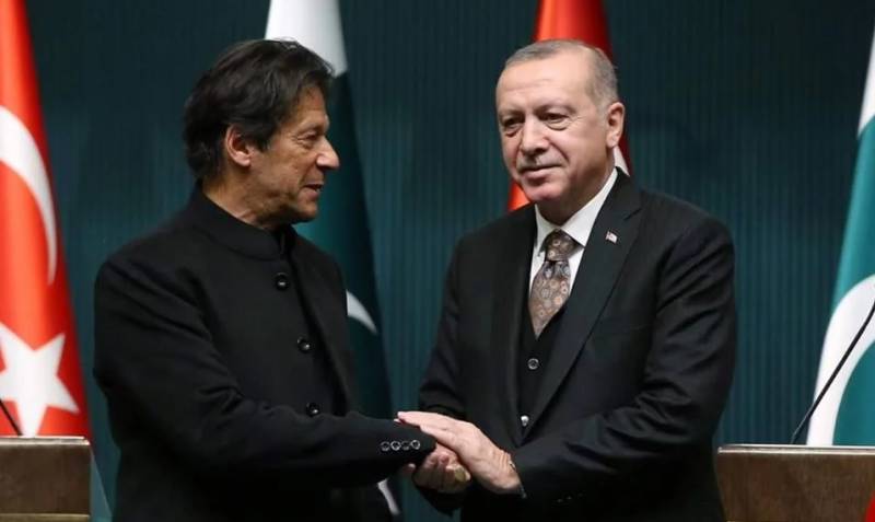 Pakistan supports Turkey against FETO threat: PM Imran 