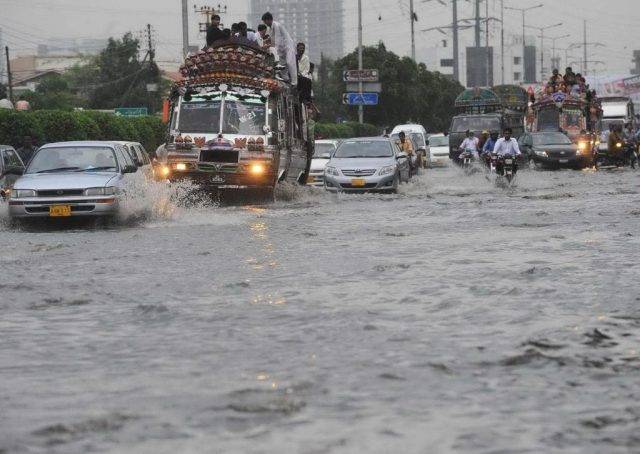 Intermittent rain continues on 3rd day in Karachi