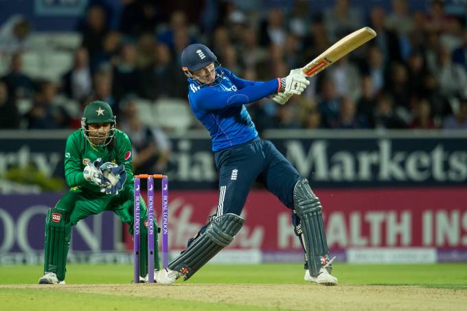 Younis Khan says Pakistan needs 'fighting tail' on England tour