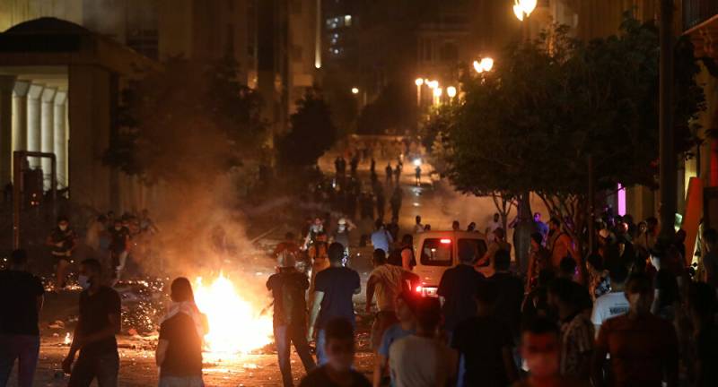 Anti-government protests sweep Beirut over deadly blast 