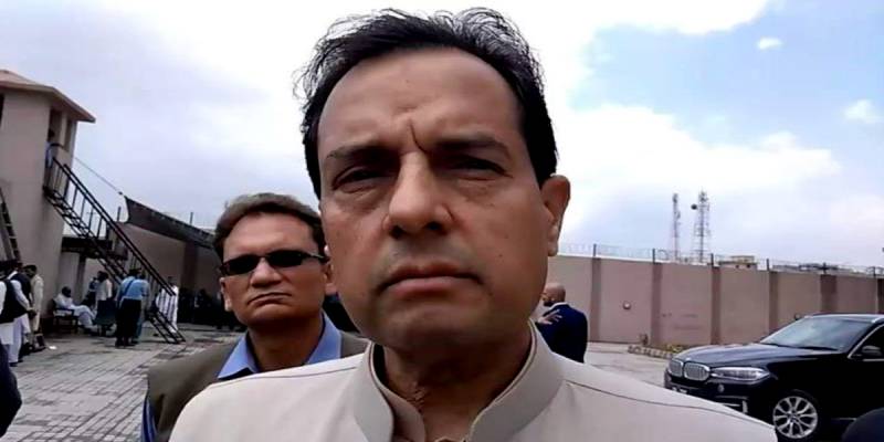 Court extends Safdar Awan’s interim bail outside NAB office clash case