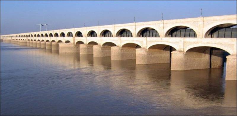 Water level of Indus at Guddu Barrage drops to medium flood
