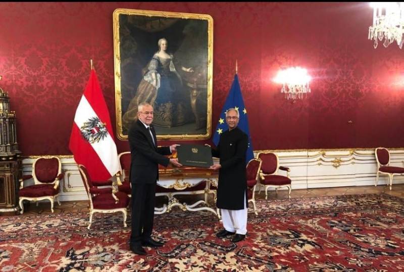 Newly appointed Pakistani envoy presents credentials to Austrian President 