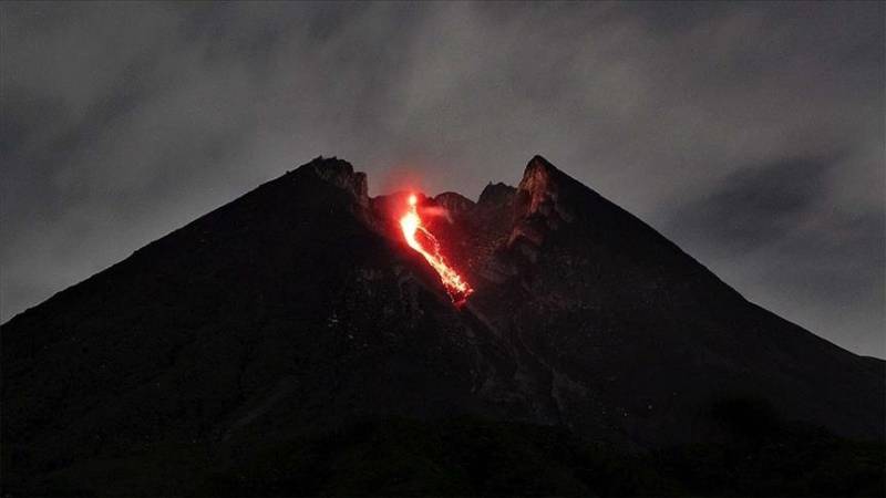Mount Merapi spews lava, smoke in Indonesia
