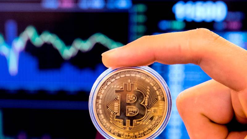 Bitcoin hits a new record, increasing up to $48,481